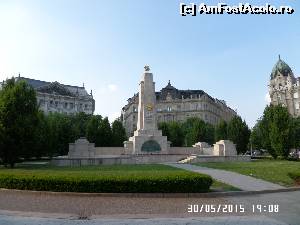 [P21] Monument în Piața Libertății » foto by ungureanica
 - 
<span class="allrVoted glyphicon glyphicon-heart hidden" id="av624509"></span>
<a class="m-l-10 hidden" id="sv624509" onclick="voting_Foto_DelVot(,624509,1275)" role="button">șterge vot <span class="glyphicon glyphicon-remove"></span></a>
<a id="v9624509" class=" c-red"  onclick="voting_Foto_SetVot(624509)" role="button"><span class="glyphicon glyphicon-heart-empty"></span> <b>LIKE</b> = Votează poza</a> <img class="hidden"  id="f624509W9" src="/imagini/loader.gif" border="0" /><span class="AjErrMes hidden" id="e624509ErM"></span>