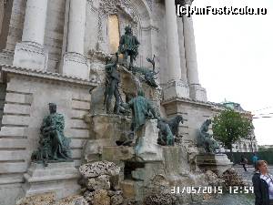 [P11] Ansamblul de statui din curtea Palatului Buda » foto by ungureanica
 - 
<span class="allrVoted glyphicon glyphicon-heart hidden" id="av624898"></span>
<a class="m-l-10 hidden" id="sv624898" onclick="voting_Foto_DelVot(,624898,1275)" role="button">șterge vot <span class="glyphicon glyphicon-remove"></span></a>
<a id="v9624898" class=" c-red"  onclick="voting_Foto_SetVot(624898)" role="button"><span class="glyphicon glyphicon-heart-empty"></span> <b>LIKE</b> = Votează poza</a> <img class="hidden"  id="f624898W9" src="/imagini/loader.gif" border="0" /><span class="AjErrMes hidden" id="e624898ErM"></span>