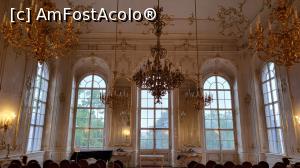 [P12] In partea centrala exista, ca in toate castelele, sala de ceremonii, ai carei pereti sunt acoperiti cu stucco din marmura, iar tavanul din stucco decorat cu flori si ghirlande. » foto by geani anto
 - 
<span class="allrVoted glyphicon glyphicon-heart hidden" id="av1323307"></span>
<a class="m-l-10 hidden" id="sv1323307" onclick="voting_Foto_DelVot(,1323307,1275)" role="button">șterge vot <span class="glyphicon glyphicon-remove"></span></a>
<a id="v91323307" class=" c-red"  onclick="voting_Foto_SetVot(1323307)" role="button"><span class="glyphicon glyphicon-heart-empty"></span> <b>LIKE</b> = Votează poza</a> <img class="hidden"  id="f1323307W9" src="/imagini/loader.gif" border="0" /><span class="AjErrMes hidden" id="e1323307ErM"></span>