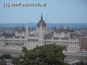 [P01] palatul Parlamentului este la fel de impresionant ziua, ca si noaptea, in stil neogotic, cu cele 365 de turnuri mari sau mici, cu fatada simetrica si o cupola centrala, pe care in perioada comunista exista o stea rosie, inlaturata ulterior. » foto by geani anto
 - 
<span class="allrVoted glyphicon glyphicon-heart hidden" id="av1326255"></span>
<a class="m-l-10 hidden" id="sv1326255" onclick="voting_Foto_DelVot(,1326255,1275)" role="button">șterge vot <span class="glyphicon glyphicon-remove"></span></a>
<a id="v91326255" class=" c-red"  onclick="voting_Foto_SetVot(1326255)" role="button"><span class="glyphicon glyphicon-heart-empty"></span> <b>LIKE</b> = Votează poza</a> <img class="hidden"  id="f1326255W9" src="/imagini/loader.gif" border="0" /><span class="AjErrMes hidden" id="e1326255ErM"></span>