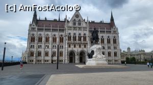 [P08] Pe 3 dintre laturile Parlamentului, sunt amplasate cateva statui ale unor personaje care au avut un rol important in istoria Ungariei. Una dintre ele, amplasata pe latura sudica, este statuia ecvestra din bronz a contelui Gyula Andrássy, prim-ministru al Ungariei si ulterior ministru de externe al Austro-Ungariei. » foto by geani anto
 - 
<span class="allrVoted glyphicon glyphicon-heart hidden" id="av1326262"></span>
<a class="m-l-10 hidden" id="sv1326262" onclick="voting_Foto_DelVot(,1326262,1275)" role="button">șterge vot <span class="glyphicon glyphicon-remove"></span></a>
<a id="v91326262" class=" c-red"  onclick="voting_Foto_SetVot(1326262)" role="button"><span class="glyphicon glyphicon-heart-empty"></span> <b>LIKE</b> = Votează poza</a> <img class="hidden"  id="f1326262W9" src="/imagini/loader.gif" border="0" /><span class="AjErrMes hidden" id="e1326262ErM"></span>
