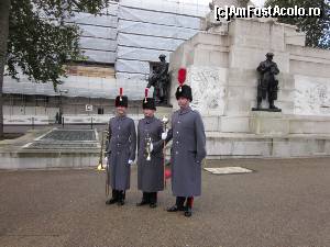 [P01] La Wellington Arch » foto by sophie_p*
 - 
<span class="allrVoted glyphicon glyphicon-heart hidden" id="av584503"></span>
<a class="m-l-10 hidden" id="sv584503" onclick="voting_Foto_DelVot(,584503,1570)" role="button">șterge vot <span class="glyphicon glyphicon-remove"></span></a>
<a id="v9584503" class=" c-red"  onclick="voting_Foto_SetVot(584503)" role="button"><span class="glyphicon glyphicon-heart-empty"></span> <b>LIKE</b> = Votează poza</a> <img class="hidden"  id="f584503W9" src="/imagini/loader.gif" border="0" /><span class="AjErrMes hidden" id="e584503ErM"></span>