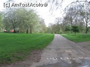 [P03] Străbătând Hyde Park » foto by Michi
 - 
<span class="allrVoted glyphicon glyphicon-heart hidden" id="av1166570"></span>
<a class="m-l-10 hidden" id="sv1166570" onclick="voting_Foto_DelVot(,1166570,1570)" role="button">șterge vot <span class="glyphicon glyphicon-remove"></span></a>
<a id="v91166570" class=" c-red"  onclick="voting_Foto_SetVot(1166570)" role="button"><span class="glyphicon glyphicon-heart-empty"></span> <b>LIKE</b> = Votează poza</a> <img class="hidden"  id="f1166570W9" src="/imagini/loader.gif" border="0" /><span class="AjErrMes hidden" id="e1166570ErM"></span>
