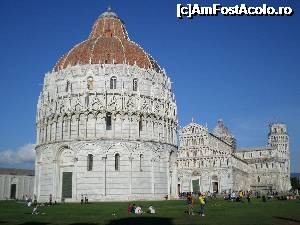 [P01] Alinierea miracolelor, baptisteriul in prim plan, catedrala si pe fundal celebrul turn inclinat al orasului » foto by amero
 - 
<span class="allrVoted glyphicon glyphicon-heart hidden" id="av697668"></span>
<a class="m-l-10 hidden" id="sv697668" onclick="voting_Foto_DelVot(,697668,1574)" role="button">șterge vot <span class="glyphicon glyphicon-remove"></span></a>
<a id="v9697668" class=" c-red"  onclick="voting_Foto_SetVot(697668)" role="button"><span class="glyphicon glyphicon-heart-empty"></span> <b>LIKE</b> = Votează poza</a> <img class="hidden"  id="f697668W9" src="/imagini/loader.gif" border="0" /><span class="AjErrMes hidden" id="e697668ErM"></span>