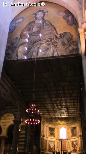 [P26] Interiorul Domului. Absida si „Lampa lui Galilei” care atarna in tavan. » foto by ovidiuyepi
 - 
<span class="allrVoted glyphicon glyphicon-heart hidden" id="av1153097"></span>
<a class="m-l-10 hidden" id="sv1153097" onclick="voting_Foto_DelVot(,1153097,1574)" role="button">șterge vot <span class="glyphicon glyphicon-remove"></span></a>
<a id="v91153097" class=" c-red"  onclick="voting_Foto_SetVot(1153097)" role="button"><span class="glyphicon glyphicon-heart-empty"></span> <b>LIKE</b> = Votează poza</a> <img class="hidden"  id="f1153097W9" src="/imagini/loader.gif" border="0" /><span class="AjErrMes hidden" id="e1153097ErM"></span>