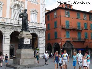 [P15] Piazza Garibaldi cu statuia lui Garibaldi in centrul pietii » foto by Mika
 - 
<span class="allrVoted glyphicon glyphicon-heart hidden" id="av621453"></span>
<a class="m-l-10 hidden" id="sv621453" onclick="voting_Foto_DelVot(,621453,1574)" role="button">șterge vot <span class="glyphicon glyphicon-remove"></span></a>
<a id="v9621453" class=" c-red"  onclick="voting_Foto_SetVot(621453)" role="button"><span class="glyphicon glyphicon-heart-empty"></span> <b>LIKE</b> = Votează poza</a> <img class="hidden"  id="f621453W9" src="/imagini/loader.gif" border="0" /><span class="AjErrMes hidden" id="e621453ErM"></span>