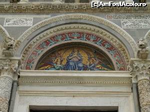 [P30] Luneta de deasupra usii din mijloc a catedralei cu o pictura a Fecioarei Maria realizata de Giuseppe Modenna da Lucca.  » foto by Mika
 - 
<span class="allrVoted glyphicon glyphicon-heart hidden" id="av621475"></span>
<a class="m-l-10 hidden" id="sv621475" onclick="voting_Foto_DelVot(,621475,1574)" role="button">șterge vot <span class="glyphicon glyphicon-remove"></span></a>
<a id="v9621475" class=" c-red"  onclick="voting_Foto_SetVot(621475)" role="button"><span class="glyphicon glyphicon-heart-empty"></span> <b>LIKE</b> = Votează poza</a> <img class="hidden"  id="f621475W9" src="/imagini/loader.gif" border="0" /><span class="AjErrMes hidden" id="e621475ErM"></span>