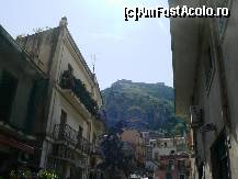 [P02] O straduta taormineza si in fundal muntele Tauro cu Castelmola » foto by le_maitre
 - 
<span class="allrVoted glyphicon glyphicon-heart hidden" id="av307842"></span>
<a class="m-l-10 hidden" id="sv307842" onclick="voting_Foto_DelVot(,307842,1579)" role="button">șterge vot <span class="glyphicon glyphicon-remove"></span></a>
<a id="v9307842" class=" c-red"  onclick="voting_Foto_SetVot(307842)" role="button"><span class="glyphicon glyphicon-heart-empty"></span> <b>LIKE</b> = Votează poza</a> <img class="hidden"  id="f307842W9" src="/imagini/loader.gif" border="0" /><span class="AjErrMes hidden" id="e307842ErM"></span>