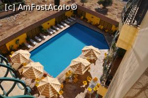 [P12] asa se vedea piscina de la inaltimea restaurantului. daca priviti putin peste gard nu o sa fiti prea incantati...  » foto by alunelu69
 - 
<span class="allrVoted glyphicon glyphicon-heart hidden" id="av954697"></span>
<a class="m-l-10 hidden" id="sv954697" onclick="voting_Foto_DelVot(,954697,1607)" role="button">șterge vot <span class="glyphicon glyphicon-remove"></span></a>
<a id="v9954697" class=" c-red"  onclick="voting_Foto_SetVot(954697)" role="button"><span class="glyphicon glyphicon-heart-empty"></span> <b>LIKE</b> = Votează poza</a> <img class="hidden"  id="f954697W9" src="/imagini/loader.gif" border="0" /><span class="AjErrMes hidden" id="e954697ErM"></span>