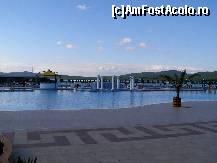 [P22] Piscina din faţa hotelului Marina Beach » foto by victor_m
 - 
<span class="allrVoted glyphicon glyphicon-heart hidden" id="av289364"></span>
<a class="m-l-10 hidden" id="sv289364" onclick="voting_Foto_DelVot(,289364,1618)" role="button">șterge vot <span class="glyphicon glyphicon-remove"></span></a>
<a id="v9289364" class=" c-red"  onclick="voting_Foto_SetVot(289364)" role="button"><span class="glyphicon glyphicon-heart-empty"></span> <b>LIKE</b> = Votează poza</a> <img class="hidden"  id="f289364W9" src="/imagini/loader.gif" border="0" /><span class="AjErrMes hidden" id="e289364ErM"></span>