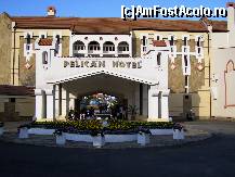 [P49] Hotelul Pelican - Intrarea dinspre Belleville » foto by victor_m
 - 
<span class="allrVoted glyphicon glyphicon-heart hidden" id="av289391"></span>
<a class="m-l-10 hidden" id="sv289391" onclick="voting_Foto_DelVot(,289391,1618)" role="button">șterge vot <span class="glyphicon glyphicon-remove"></span></a>
<a id="v9289391" class=" c-red"  onclick="voting_Foto_SetVot(289391)" role="button"><span class="glyphicon glyphicon-heart-empty"></span> <b>LIKE</b> = Votează poza</a> <img class="hidden"  id="f289391W9" src="/imagini/loader.gif" border="0" /><span class="AjErrMes hidden" id="e289391ErM"></span>