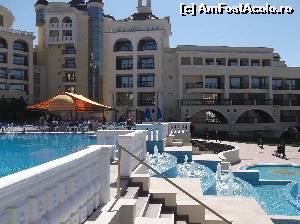 [P17] Una din piscinele exterioare si barul!  » foto by balasa violeta
 - 
<span class="allrVoted glyphicon glyphicon-heart hidden" id="av615922"></span>
<a class="m-l-10 hidden" id="sv615922" onclick="voting_Foto_DelVot(,615922,1618)" role="button">șterge vot <span class="glyphicon glyphicon-remove"></span></a>
<a id="v9615922" class=" c-red"  onclick="voting_Foto_SetVot(615922)" role="button"><span class="glyphicon glyphicon-heart-empty"></span> <b>LIKE</b> = Votează poza</a> <img class="hidden"  id="f615922W9" src="/imagini/loader.gif" border="0" /><span class="AjErrMes hidden" id="e615922ErM"></span>