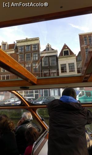[P24] R. încercând să pozeze cea mai îngustă fațadă din Amsterdam.  » foto by alinaro
 - 
<span class="allrVoted glyphicon glyphicon-heart hidden" id="av725774"></span>
<a class="m-l-10 hidden" id="sv725774" onclick="voting_Foto_DelVot(,725774,1639)" role="button">șterge vot <span class="glyphicon glyphicon-remove"></span></a>
<a id="v9725774" class=" c-red"  onclick="voting_Foto_SetVot(725774)" role="button"><span class="glyphicon glyphicon-heart-empty"></span> <b>LIKE</b> = Votează poza</a> <img class="hidden"  id="f725774W9" src="/imagini/loader.gif" border="0" /><span class="AjErrMes hidden" id="e725774ErM"></span>