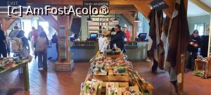 [P19] Zaanse Schans, Ferma de brânzeturi „Catharina”, Interior, Expoziție cu vânzare de brânzeturi » foto by mprofeanu
 - 
<span class="allrVoted glyphicon glyphicon-heart hidden" id="av1515072"></span>
<a class="m-l-10 hidden" id="sv1515072" onclick="voting_Foto_DelVot(,1515072,1639)" role="button">șterge vot <span class="glyphicon glyphicon-remove"></span></a>
<a id="v91515072" class=" c-red"  onclick="voting_Foto_SetVot(1515072)" role="button"><span class="glyphicon glyphicon-heart-empty"></span> <b>LIKE</b> = Votează poza</a> <img class="hidden"  id="f1515072W9" src="/imagini/loader.gif" border="0" /><span class="AjErrMes hidden" id="e1515072ErM"></span>