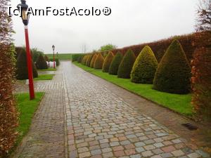 [P06] Una din aleile care înconjoară castelul » foto by BOGDAN DSN
 - 
<span class="allrVoted glyphicon glyphicon-heart hidden" id="av914387"></span>
<a class="m-l-10 hidden" id="sv914387" onclick="voting_Foto_DelVot(,914387,1639)" role="button">șterge vot <span class="glyphicon glyphicon-remove"></span></a>
<a id="v9914387" class=" c-red"  onclick="voting_Foto_SetVot(914387)" role="button"><span class="glyphicon glyphicon-heart-empty"></span> <b>LIKE</b> = Votează poza</a> <img class="hidden"  id="f914387W9" src="/imagini/loader.gif" border="0" /><span class="AjErrMes hidden" id="e914387ErM"></span>