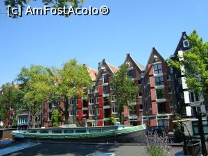 [P04] Arhitectura caselor vechi din nordul cartierului Jordaan in zona vechiului canal Brouwersgracht, unde erau odata vechi depozite... e o zona scumpa.  » foto by mireille
 - 
<span class="allrVoted glyphicon glyphicon-heart hidden" id="av944664"></span>
<a class="m-l-10 hidden" id="sv944664" onclick="voting_Foto_DelVot(,944664,1639)" role="button">șterge vot <span class="glyphicon glyphicon-remove"></span></a>
<a id="v9944664" class=" c-red"  onclick="voting_Foto_SetVot(944664)" role="button"><span class="glyphicon glyphicon-heart-empty"></span> <b>LIKE</b> = Votează poza</a> <img class="hidden"  id="f944664W9" src="/imagini/loader.gif" border="0" /><span class="AjErrMes hidden" id="e944664ErM"></span>