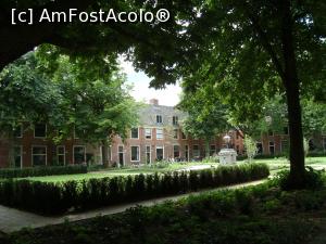 [P23] Proveniershof -detaliu din cea mai mare curte din Haarlem -hofje » foto by mireille
 - 
<span class="allrVoted glyphicon glyphicon-heart hidden" id="av1063436"></span>
<a class="m-l-10 hidden" id="sv1063436" onclick="voting_Foto_DelVot(,1063436,1639)" role="button">șterge vot <span class="glyphicon glyphicon-remove"></span></a>
<a id="v91063436" class=" c-red"  onclick="voting_Foto_SetVot(1063436)" role="button"><span class="glyphicon glyphicon-heart-empty"></span> <b>LIKE</b> = Votează poza</a> <img class="hidden"  id="f1063436W9" src="/imagini/loader.gif" border="0" /><span class="AjErrMes hidden" id="e1063436ErM"></span>