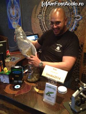 [P12] Asa arata un negru si un kilogram de iarba :) Coffeshop Abraxas » foto by calin.balaurul
 - 
<span class="allrVoted glyphicon glyphicon-heart hidden" id="av681403"></span>
<a class="m-l-10 hidden" id="sv681403" onclick="voting_Foto_DelVot(,681403,1639)" role="button">șterge vot <span class="glyphicon glyphicon-remove"></span></a>
<a id="v9681403" class=" c-red"  onclick="voting_Foto_SetVot(681403)" role="button"><span class="glyphicon glyphicon-heart-empty"></span> <b>LIKE</b> = Votează poza</a> <img class="hidden"  id="f681403W9" src="/imagini/loader.gif" border="0" /><span class="AjErrMes hidden" id="e681403ErM"></span>