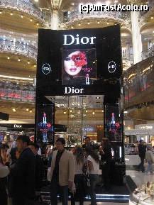 [P16] Galeriile Lafayette, standul 'Dior' » foto by dorgo
 - 
<span class="allrVoted glyphicon glyphicon-heart hidden" id="av356252"></span>
<a class="m-l-10 hidden" id="sv356252" onclick="voting_Foto_DelVot(,356252,1684)" role="button">șterge vot <span class="glyphicon glyphicon-remove"></span></a>
<a id="v9356252" class=" c-red"  onclick="voting_Foto_SetVot(356252)" role="button"><span class="glyphicon glyphicon-heart-empty"></span> <b>LIKE</b> = Votează poza</a> <img class="hidden"  id="f356252W9" src="/imagini/loader.gif" border="0" /><span class="AjErrMes hidden" id="e356252ErM"></span>