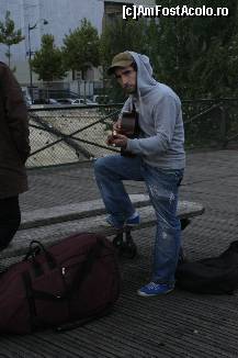 [P18] Un cantaret ambulant, pe 'Pont des Arts' » foto by dorgo
 - 
<span class="allrVoted glyphicon glyphicon-heart hidden" id="av356255"></span>
<a class="m-l-10 hidden" id="sv356255" onclick="voting_Foto_DelVot(,356255,1684)" role="button">șterge vot <span class="glyphicon glyphicon-remove"></span></a>
<a id="v9356255" class=" c-red"  onclick="voting_Foto_SetVot(356255)" role="button"><span class="glyphicon glyphicon-heart-empty"></span> <b>LIKE</b> = Votează poza</a> <img class="hidden"  id="f356255W9" src="/imagini/loader.gif" border="0" /><span class="AjErrMes hidden" id="e356255ErM"></span>