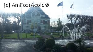 [P20] Hotel de Ville -primaria orasului este facuta din autobuz » foto by sebigeanina
 - 
<span class="allrVoted glyphicon glyphicon-heart hidden" id="av958010"></span>
<a class="m-l-10 hidden" id="sv958010" onclick="voting_Foto_DelVot(,958010,1684)" role="button">șterge vot <span class="glyphicon glyphicon-remove"></span></a>
<a id="v9958010" class=" c-red"  onclick="voting_Foto_SetVot(958010)" role="button"><span class="glyphicon glyphicon-heart-empty"></span> <b>LIKE</b> = Votează poza</a> <img class="hidden"  id="f958010W9" src="/imagini/loader.gif" border="0" /><span class="AjErrMes hidden" id="e958010ErM"></span>