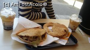 [P03] Nu mai stiu cum se chemau acele sandwichuri, dar erau foarte gustoase, in jur de 3euro/buc., in fundal 2 Freddo Cappuccino de-ale lor, reci si bune 2euro/buc.  » foto by euON*
 - 
<span class="allrVoted glyphicon glyphicon-heart hidden" id="av925476"></span>
<a class="m-l-10 hidden" id="sv925476" onclick="voting_Foto_DelVot(,925476,1710)" role="button">șterge vot <span class="glyphicon glyphicon-remove"></span></a>
<a id="v9925476" class=" c-red"  onclick="voting_Foto_SetVot(925476)" role="button"><span class="glyphicon glyphicon-heart-empty"></span> <b>LIKE</b> = Votează poza</a> <img class="hidden"  id="f925476W9" src="/imagini/loader.gif" border="0" /><span class="AjErrMes hidden" id="e925476ErM"></span>