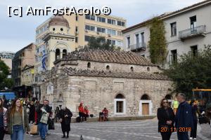 [P17] Piața Monastiraki, cu bisericuța.  » foto by Ioan Raita
 - 
<span class="allrVoted glyphicon glyphicon-heart hidden" id="av1043759"></span>
<a class="m-l-10 hidden" id="sv1043759" onclick="voting_Foto_DelVot(,1043759,1710)" role="button">șterge vot <span class="glyphicon glyphicon-remove"></span></a>
<a id="v91043759" class=" c-red"  onclick="voting_Foto_SetVot(1043759)" role="button"><span class="glyphicon glyphicon-heart-empty"></span> <b>LIKE</b> = Votează poza</a> <img class="hidden"  id="f1043759W9" src="/imagini/loader.gif" border="0" /><span class="AjErrMes hidden" id="e1043759ErM"></span>