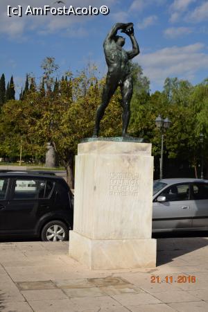 [P19] Statuia Discobolului, aflată peste drum de intrarea în stadion.  » foto by Ioan Raita
 - 
<span class="allrVoted glyphicon glyphicon-heart hidden" id="av1043965"></span>
<a class="m-l-10 hidden" id="sv1043965" onclick="voting_Foto_DelVot(,1043965,1710)" role="button">șterge vot <span class="glyphicon glyphicon-remove"></span></a>
<a id="v91043965" class=" c-red"  onclick="voting_Foto_SetVot(1043965)" role="button"><span class="glyphicon glyphicon-heart-empty"></span> <b>LIKE</b> = Votează poza</a> <img class="hidden"  id="f1043965W9" src="/imagini/loader.gif" border="0" /><span class="AjErrMes hidden" id="e1043965ErM"></span>