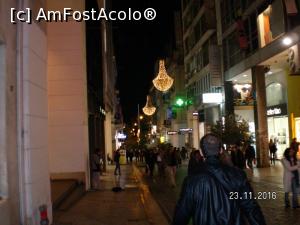 [P17] Str Ermou, scumpa in prag de sarbatori - nu duce lipsa deloc de cumparatori.  » foto by melena
 - 
<span class="allrVoted glyphicon glyphicon-heart hidden" id="av817454"></span>
<a class="m-l-10 hidden" id="sv817454" onclick="voting_Foto_DelVot(,817454,1710)" role="button">șterge vot <span class="glyphicon glyphicon-remove"></span></a>
<a id="v9817454" class=" c-red"  onclick="voting_Foto_SetVot(817454)" role="button"><span class="glyphicon glyphicon-heart-empty"></span> <b>LIKE</b> = Votează poza</a> <img class="hidden"  id="f817454W9" src="/imagini/loader.gif" border="0" /><span class="AjErrMes hidden" id="e817454ErM"></span>