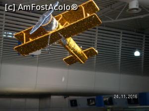 [P21] In aeroportul Eleftherios Venizelos, pregatit de sarbatori.  » foto by melena
 - 
<span class="allrVoted glyphicon glyphicon-heart hidden" id="av817458"></span>
<a class="m-l-10 hidden" id="sv817458" onclick="voting_Foto_DelVot(,817458,1710)" role="button">șterge vot <span class="glyphicon glyphicon-remove"></span></a>
<a id="v9817458" class=" c-red"  onclick="voting_Foto_SetVot(817458)" role="button"><span class="glyphicon glyphicon-heart-empty"></span> <b>LIKE</b> = Votează poza</a> <img class="hidden"  id="f817458W9" src="/imagini/loader.gif" border="0" /><span class="AjErrMes hidden" id="e817458ErM"></span>