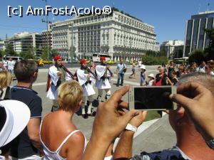 [P14] Schimbarea garzii, în fața Parlamentului » foto by roxi-nico
 - 
<span class="allrVoted glyphicon glyphicon-heart hidden" id="av891392"></span>
<a class="m-l-10 hidden" id="sv891392" onclick="voting_Foto_DelVot(,891392,1710)" role="button">șterge vot <span class="glyphicon glyphicon-remove"></span></a>
<a id="v9891392" class=" c-red"  onclick="voting_Foto_SetVot(891392)" role="button"><span class="glyphicon glyphicon-heart-empty"></span> <b>LIKE</b> = Votează poza</a> <img class="hidden"  id="f891392W9" src="/imagini/loader.gif" border="0" /><span class="AjErrMes hidden" id="e891392ErM"></span>