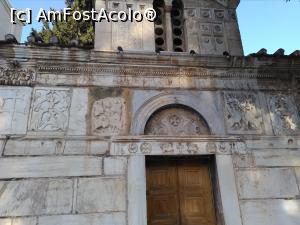 [P21] Ciudatele basoreliefuri de pe fațada bisericii Panagia Gorgoepíkoös » foto by Carmen Ion
 - 
<span class="allrVoted glyphicon glyphicon-heart hidden" id="av1040902"></span>
<a class="m-l-10 hidden" id="sv1040902" onclick="voting_Foto_DelVot(,1040902,1710)" role="button">șterge vot <span class="glyphicon glyphicon-remove"></span></a>
<a id="v91040902" class=" c-red"  onclick="voting_Foto_SetVot(1040902)" role="button"><span class="glyphicon glyphicon-heart-empty"></span> <b>LIKE</b> = Votează poza</a> <img class="hidden"  id="f1040902W9" src="/imagini/loader.gif" border="0" /><span class="AjErrMes hidden" id="e1040902ErM"></span>