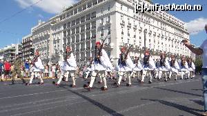 [P23] Schimbarea garzii - Piata Syntagma » foto by Camelia19
 - 
<span class="allrVoted glyphicon glyphicon-heart hidden" id="av585975"></span>
<a class="m-l-10 hidden" id="sv585975" onclick="voting_Foto_DelVot(,585975,1710)" role="button">șterge vot <span class="glyphicon glyphicon-remove"></span></a>
<a id="v9585975" class=" c-red"  onclick="voting_Foto_SetVot(585975)" role="button"><span class="glyphicon glyphicon-heart-empty"></span> <b>LIKE</b> = Votează poza</a> <img class="hidden"  id="f585975W9" src="/imagini/loader.gif" border="0" /><span class="AjErrMes hidden" id="e585975ErM"></span>