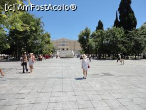 [P34] Piata Syntagma si Cladirea Parlamentului » foto by lianacioban
 - 
<span class="allrVoted glyphicon glyphicon-heart hidden" id="av1000650"></span>
<a class="m-l-10 hidden" id="sv1000650" onclick="voting_Foto_DelVot(,1000650,1710)" role="button">șterge vot <span class="glyphicon glyphicon-remove"></span></a>
<a id="v91000650" class=" c-red"  onclick="voting_Foto_SetVot(1000650)" role="button"><span class="glyphicon glyphicon-heart-empty"></span> <b>LIKE</b> = Votează poza</a> <img class="hidden"  id="f1000650W9" src="/imagini/loader.gif" border="0" /><span class="AjErrMes hidden" id="e1000650ErM"></span>