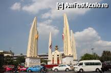 [P6x] Bangkok - Monumentul Democratiei » foto by emix*
 - 
<span class="allrVoted glyphicon glyphicon-heart hidden" id="av6050"></span>
<a class="m-l-10 hidden" id="sv6050" onclick="voting_Foto_DelVot(,6050,1769)" role="button">șterge vot <span class="glyphicon glyphicon-remove"></span></a>
<a id="v96050" class=" c-red"  onclick="voting_Foto_SetVot(6050)" role="button"><span class="glyphicon glyphicon-heart-empty"></span> <b>LIKE</b> = Votează poza</a> <img class="hidden"  id="f6050W9" src="/imagini/loader.gif" border="0" /><span class="AjErrMes hidden" id="e6050ErM"></span>