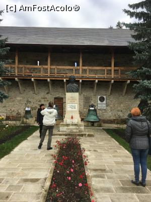 [P18] Statuia lui M Eminescu.  » foto by RossoNerro
 - 
<span class="allrVoted glyphicon glyphicon-heart hidden" id="av924221"></span>
<a class="m-l-10 hidden" id="sv924221" onclick="voting_Foto_DelVot(,924221,1781)" role="button">șterge vot <span class="glyphicon glyphicon-remove"></span></a>
<a id="v9924221" class=" c-red"  onclick="voting_Foto_SetVot(924221)" role="button"><span class="glyphicon glyphicon-heart-empty"></span> <b>LIKE</b> = Votează poza</a> <img class="hidden"  id="f924221W9" src="/imagini/loader.gif" border="0" /><span class="AjErrMes hidden" id="e924221ErM"></span>