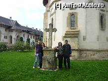 [P04] Simbolul ortodoxiei,sta de straja langa frumoasa biserica a Putnei. » foto by ghemonica
 - 
<span class="allrVoted glyphicon glyphicon-heart hidden" id="av281823"></span>
<a class="m-l-10 hidden" id="sv281823" onclick="voting_Foto_DelVot(,281823,1781)" role="button">șterge vot <span class="glyphicon glyphicon-remove"></span></a>
<a id="v9281823" class=" c-red"  onclick="voting_Foto_SetVot(281823)" role="button"><span class="glyphicon glyphicon-heart-empty"></span> <b>LIKE</b> = Votează poza</a> <img class="hidden"  id="f281823W9" src="/imagini/loader.gif" border="0" /><span class="AjErrMes hidden" id="e281823ErM"></span>