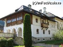 [P40x] cladirea se afla in stanga curtii manastirii » foto by cristi82d
 - 
<span class="allrVoted glyphicon glyphicon-heart hidden" id="av29831"></span>
<a class="m-l-10 hidden" id="sv29831" onclick="voting_Foto_DelVot(,29831,1781)" role="button">șterge vot <span class="glyphicon glyphicon-remove"></span></a>
<a id="v929831" class=" c-red"  onclick="voting_Foto_SetVot(29831)" role="button"><span class="glyphicon glyphicon-heart-empty"></span> <b>LIKE</b> = Votează poza</a> <img class="hidden"  id="f29831W9" src="/imagini/loader.gif" border="0" /><span class="AjErrMes hidden" id="e29831ErM"></span>