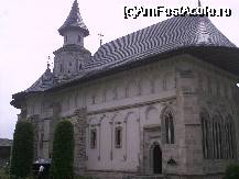 [P08] Manastirea Putna - intrarea in biserica » foto by Diaura*
 - 
<span class="allrVoted glyphicon glyphicon-heart hidden" id="av53942"></span>
<a class="m-l-10 hidden" id="sv53942" onclick="voting_Foto_DelVot(,53942,1781)" role="button">șterge vot <span class="glyphicon glyphicon-remove"></span></a>
<a id="v953942" class=" c-red"  onclick="voting_Foto_SetVot(53942)" role="button"><span class="glyphicon glyphicon-heart-empty"></span> <b>LIKE</b> = Votează poza</a> <img class="hidden"  id="f53942W9" src="/imagini/loader.gif" border="0" /><span class="AjErrMes hidden" id="e53942ErM"></span>