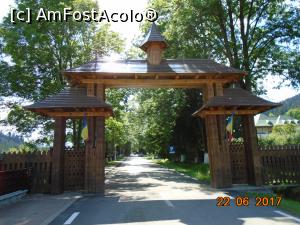 [P01] Poarta mănăstirii și aleea ce duce la sfântul lăcaș » foto by Mitica49
 - 
<span class="allrVoted glyphicon glyphicon-heart hidden" id="av956578"></span>
<a class="m-l-10 hidden" id="sv956578" onclick="voting_Foto_DelVot(,956578,1781)" role="button">șterge vot <span class="glyphicon glyphicon-remove"></span></a>
<a id="v9956578" class=" c-red"  onclick="voting_Foto_SetVot(956578)" role="button"><span class="glyphicon glyphicon-heart-empty"></span> <b>LIKE</b> = Votează poza</a> <img class="hidden"  id="f956578W9" src="/imagini/loader.gif" border="0" /><span class="AjErrMes hidden" id="e956578ErM"></span>