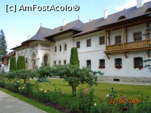 [P07] Casa Domnească construită prin strădania Părintelui Stareț, Arhimandrit Iachint Unciuleac » foto by Mitica49
 - 
<span class="allrVoted glyphicon glyphicon-heart hidden" id="av956590"></span>
<a class="m-l-10 hidden" id="sv956590" onclick="voting_Foto_DelVot(,956590,1781)" role="button">șterge vot <span class="glyphicon glyphicon-remove"></span></a>
<a id="v9956590" class=" c-red"  onclick="voting_Foto_SetVot(956590)" role="button"><span class="glyphicon glyphicon-heart-empty"></span> <b>LIKE</b> = Votează poza</a> <img class="hidden"  id="f956590W9" src="/imagini/loader.gif" border="0" /><span class="AjErrMes hidden" id="e956590ErM"></span>