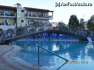 [P12] Piscina din incinta hotelului » foto by roloback
 - 
<span class="allrVoted glyphicon glyphicon-heart hidden" id="av467401"></span>
<a class="m-l-10 hidden" id="sv467401" onclick="voting_Foto_DelVot(,467401,1787)" role="button">șterge vot <span class="glyphicon glyphicon-remove"></span></a>
<a id="v9467401" class=" c-red"  onclick="voting_Foto_SetVot(467401)" role="button"><span class="glyphicon glyphicon-heart-empty"></span> <b>LIKE</b> = Votează poza</a> <img class="hidden"  id="f467401W9" src="/imagini/loader.gif" border="0" /><span class="AjErrMes hidden" id="e467401ErM"></span>