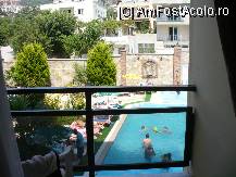 [P10] Terasa camerei noastre, vedere spre piscina » foto by roxxie
 - 
<span class="allrVoted glyphicon glyphicon-heart hidden" id="av101329"></span>
<a class="m-l-10 hidden" id="sv101329" onclick="voting_Foto_DelVot(,101329,1788)" role="button">șterge vot <span class="glyphicon glyphicon-remove"></span></a>
<a id="v9101329" class=" c-red"  onclick="voting_Foto_SetVot(101329)" role="button"><span class="glyphicon glyphicon-heart-empty"></span> <b>LIKE</b> = Votează poza</a> <img class="hidden"  id="f101329W9" src="/imagini/loader.gif" border="0" /><span class="AjErrMes hidden" id="e101329ErM"></span>