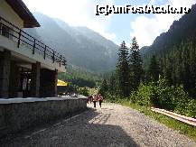 [P04] Depășind Hotelul Cascada Bâlea (în stânga imaginii) ne îndreptăm spre... Cascada Bâlea ! » foto by mariana.olaru
 - 
<span class="allrVoted glyphicon glyphicon-heart hidden" id="av232742"></span>
<a class="m-l-10 hidden" id="sv232742" onclick="voting_Foto_DelVot(,232742,1790)" role="button">șterge vot <span class="glyphicon glyphicon-remove"></span></a>
<a id="v9232742" class=" c-red"  onclick="voting_Foto_SetVot(232742)" role="button"><span class="glyphicon glyphicon-heart-empty"></span> <b>LIKE</b> = Votează poza</a> <img class="hidden"  id="f232742W9" src="/imagini/loader.gif" border="0" /><span class="AjErrMes hidden" id="e232742ErM"></span>