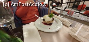 [P05] Iata un desert specific atmosferei, cu dulceata/toppingul sub cofrajul de plastic, uitat pe platou, care, conform raspunsului sefului de sala, este ceva nou!!!... » foto by Donutz
 - 
<span class="allrVoted glyphicon glyphicon-heart hidden" id="av1206791"></span>
<a class="m-l-10 hidden" id="sv1206791" onclick="voting_Foto_DelVot(,1206791,1821)" role="button">șterge vot <span class="glyphicon glyphicon-remove"></span></a>
<a id="v91206791" class=" c-red"  onclick="voting_Foto_SetVot(1206791)" role="button"><span class="glyphicon glyphicon-heart-empty"></span> <b>LIKE</b> = Votează poza</a> <img class="hidden"  id="f1206791W9" src="/imagini/loader.gif" border="0" /><span class="AjErrMes hidden" id="e1206791ErM"></span>