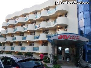 [P01] Fatada Hotel poza din parcare » foto by alexshaolin
 - 
<span class="allrVoted glyphicon glyphicon-heart hidden" id="av543417"></span>
<a class="m-l-10 hidden" id="sv543417" onclick="voting_Foto_DelVot(,543417,1874)" role="button">șterge vot <span class="glyphicon glyphicon-remove"></span></a>
<a id="v9543417" class=" c-red"  onclick="voting_Foto_SetVot(543417)" role="button"><span class="glyphicon glyphicon-heart-empty"></span> <b>LIKE</b> = Votează poza</a> <img class="hidden"  id="f543417W9" src="/imagini/loader.gif" border="0" /><span class="AjErrMes hidden" id="e543417ErM"></span>