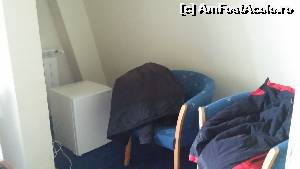 [P02] Hotel Belvedere, Predeal - camera nr. 322 - Nișa în care era plasat frigiderul cele două fotolii fără măsuță, plus un al doilea calorifer care ne-a folosit » foto by nicole33
 - 
<span class="allrVoted glyphicon glyphicon-heart hidden" id="av607597"></span>
<a class="m-l-10 hidden" id="sv607597" onclick="voting_Foto_DelVot(,607597,1883)" role="button">șterge vot <span class="glyphicon glyphicon-remove"></span></a>
<a id="v9607597" class=" c-red"  onclick="voting_Foto_SetVot(607597)" role="button"><span class="glyphicon glyphicon-heart-empty"></span> <b>LIKE</b> = Votează poza</a> <img class="hidden"  id="f607597W9" src="/imagini/loader.gif" border="0" /><span class="AjErrMes hidden" id="e607597ErM"></span>