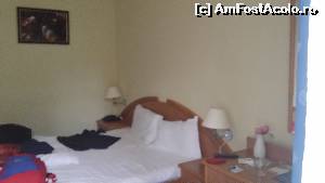 [P04] Hotel Belvedere, Predeal - camera nr. 322- Patul matrimonial confortabil. Scuze pentru dezordine, dar am făcut pozele chiar înainte de plecare » foto by nicole33
 - 
<span class="allrVoted glyphicon glyphicon-heart hidden" id="av607599"></span>
<a class="m-l-10 hidden" id="sv607599" onclick="voting_Foto_DelVot(,607599,1883)" role="button">șterge vot <span class="glyphicon glyphicon-remove"></span></a>
<a id="v9607599" class=" c-red"  onclick="voting_Foto_SetVot(607599)" role="button"><span class="glyphicon glyphicon-heart-empty"></span> <b>LIKE</b> = Votează poza</a> <img class="hidden"  id="f607599W9" src="/imagini/loader.gif" border="0" /><span class="AjErrMes hidden" id="e607599ErM"></span>