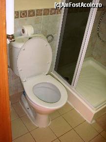 [P05] Vasul de wc, după cum se vede finisajele au ceva vechime. » foto by creivean
 - 
<span class="allrVoted glyphicon glyphicon-heart hidden" id="av46189"></span>
<a class="m-l-10 hidden" id="sv46189" onclick="voting_Foto_DelVot(,46189,1883)" role="button">șterge vot <span class="glyphicon glyphicon-remove"></span></a>
<a id="v946189" class=" c-red"  onclick="voting_Foto_SetVot(46189)" role="button"><span class="glyphicon glyphicon-heart-empty"></span> <b>LIKE</b> = Votează poza</a> <img class="hidden"  id="f46189W9" src="/imagini/loader.gif" border="0" /><span class="AjErrMes hidden" id="e46189ErM"></span>