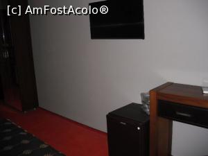 [P15] Minibar și ceva lung, gen birou. LCD pe perete.  » foto by Zoazore
 - 
<span class="allrVoted glyphicon glyphicon-heart hidden" id="av736759"></span>
<a class="m-l-10 hidden" id="sv736759" onclick="voting_Foto_DelVot(,736759,1913)" role="button">șterge vot <span class="glyphicon glyphicon-remove"></span></a>
<a id="v9736759" class=" c-red"  onclick="voting_Foto_SetVot(736759)" role="button"><span class="glyphicon glyphicon-heart-empty"></span> <b>LIKE</b> = Votează poza</a> <img class="hidden"  id="f736759W9" src="/imagini/loader.gif" border="0" /><span class="AjErrMes hidden" id="e736759ErM"></span>